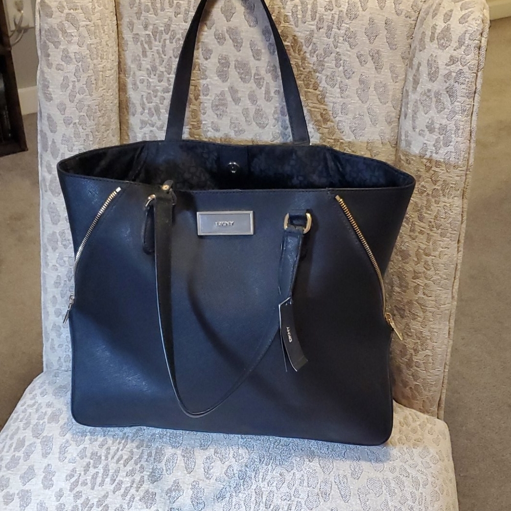 Large DNKY purse - Picture 2 of 4